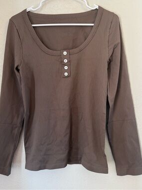 OQQ Ribbed Henley Top Brown Long Sleeve Fitted Stretch Shirt Medium NWT